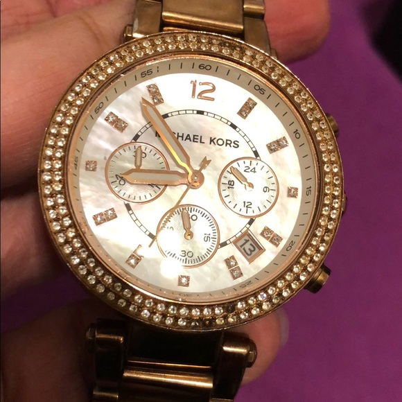 Michael Kors watch in a box ( new battery ) - Picture 2 of 8